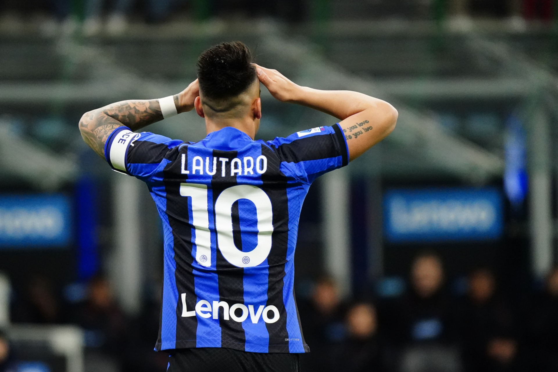 以期望莱万 以期望莱万