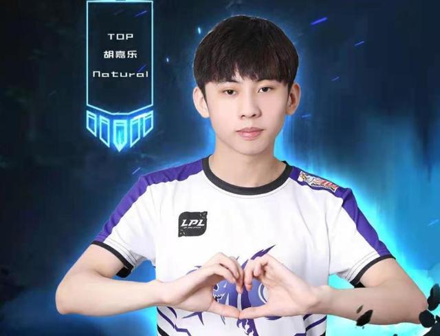 他善于从比 他善于从比