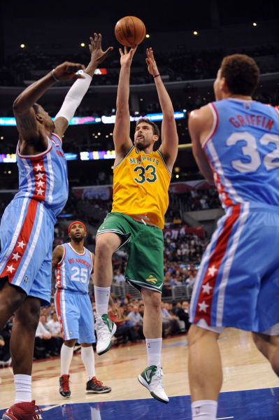 彩表现为他 彩表现为他